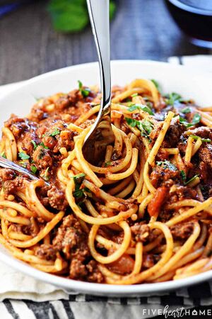 One-Pot-Spaghetti-Recipe-by-Five-Heart-Home 700pxPlate.jpg